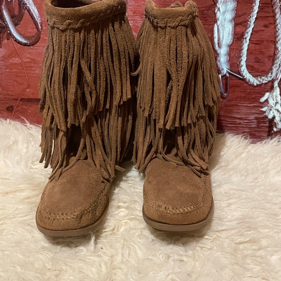 Minnetonka suede fringe boots - Picture 3 of 8